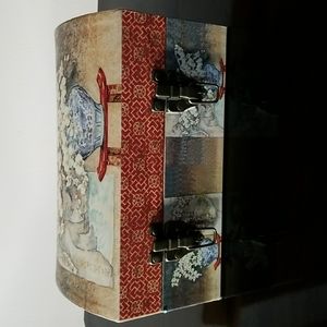 Medium size beautiful keepsak box.